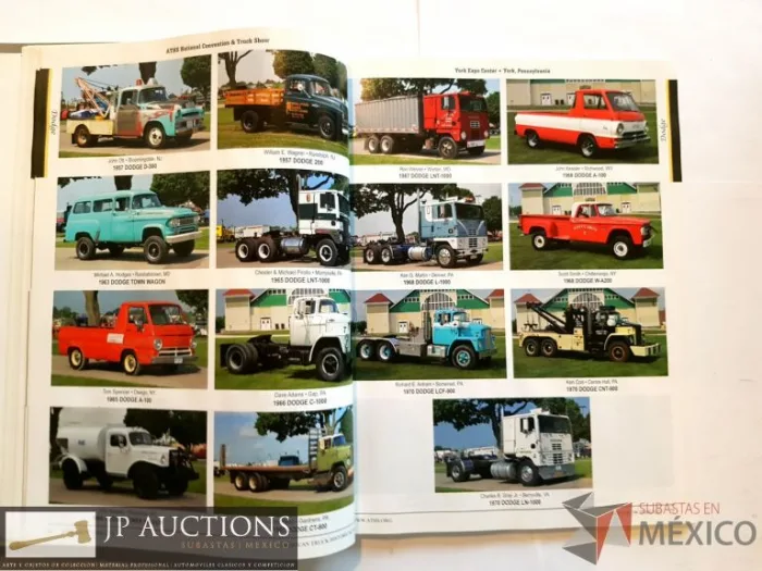Lote 064 - 2 obras WORL'S GREATEST AUTO SHOW: Celebrating a Century in Chicago, Ed. Krauser, 304 pages, SHOW TIME (22nD Special Collector Issue) Magazine, a publication of the American Truck Historical Society, 2015. - Imagen 7