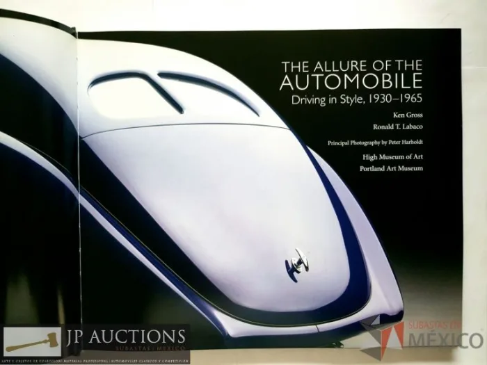 Lote 079 - 2 libros sobre los autos de los años 30 y 40: THE ALLURE OF THE AUTOMOBILE: Driving in Style 1930 - 1965. Autor. Ken Gross & Ronald T. Labaco. Ed. High Museum of Art, Portland Art Museum. 144 paginas. Agregamos un segundo libro: CARS OF THE THIRTIES AND FORTIES, Autor Michael Sedgwick, Ed. Crescent Books, 1992, 240 paginas - Imagen 3