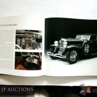 Lote 079 - 2 libros sobre los autos de los años 30 y 40: THE ALLURE OF THE AUTOMOBILE: Driving in Style 1930 - 1965. Autor. Ken Gross & Ronald T. Labaco. Ed. High Museum of Art, Portland Art Museum. 144 paginas. Agregamos un segundo libro: CARS OF THE THIRTIES AND FORTIES, Autor Michael Sedgwick, Ed. Crescent Books, 1992, 240 paginas