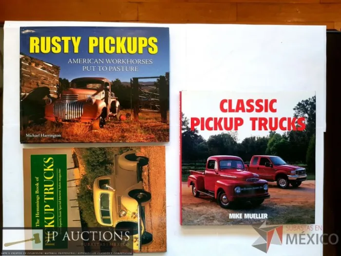 Lote 093 - Lote de 3 libros  THE HEMMINGS BOOK OF PICK UP TRUCKS, 120 paginas  RUSTY PICKUPS : American Workhouses put to pasture, Autor Michael Harrington, 2011, 140 paginas, pasta dura,  CLASSIC PICK UP TRUCKS, - Imagen 6