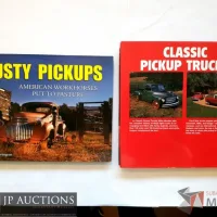 Lote 093 - Lote de 3 libros  THE HEMMINGS BOOK OF PICK UP TRUCKS, 120 paginas  RUSTY PICKUPS : American Workhouses put to pasture, Autor Michael Harrington, 2011, 140 paginas, pasta dura,  CLASSIC PICK UP TRUCKS, - Imagen 3