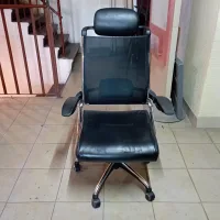 Lote 001 - Silla Ejecutiva Respaldo En Malla y Cabecera