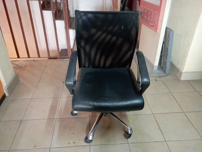 Lote 007 - Silla Semi Ejecutiva Respaldo De Malla - Imagen 2