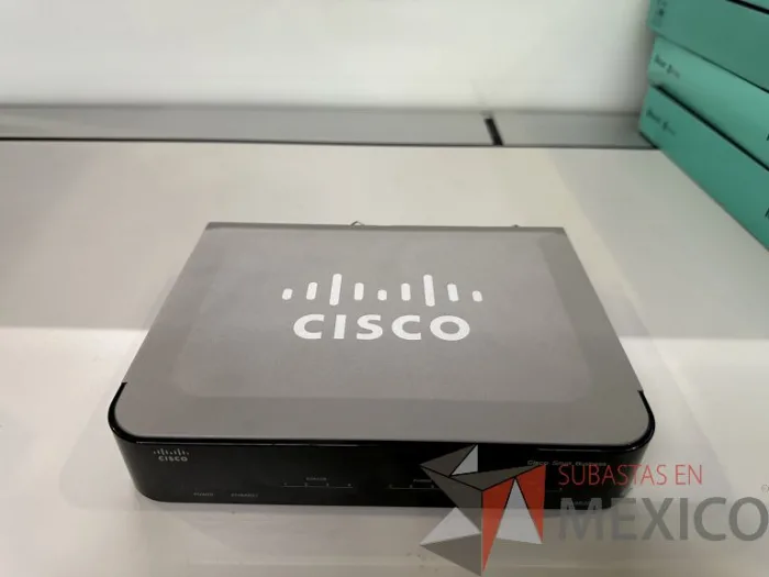 Lote 035 - Cisco SPA8800 IP Telephony Gateway with 4 FXS and 4 FXO Ports