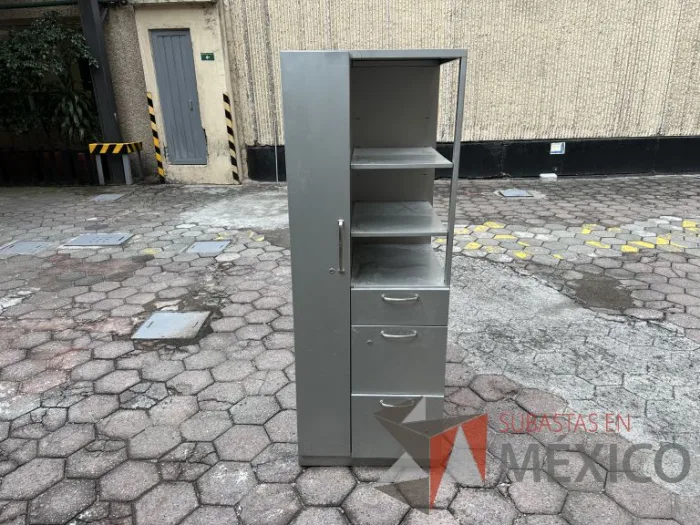 Lote 009 - 2 Gabinetes altos de 1 puerta, 3 cajones y 1 entrepaño