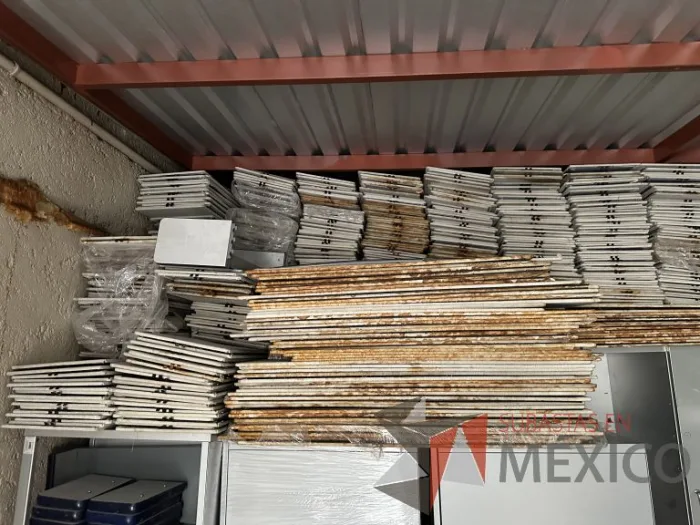Lote 041 - Lote con 918 piezas de accesorios para estación de trabajo - Imagen 13