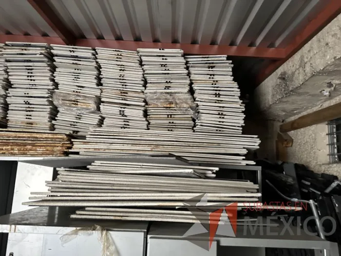 Lote 041 - Lote con 918 piezas de accesorios para estación de trabajo - Imagen 19