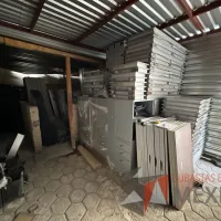 Lote 041 - Lote con 918 piezas de accesorios para estación de trabajo - Imagen 25