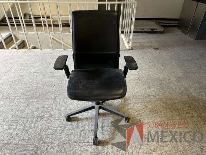 Lote 015 - 2 Sillas operativa con ruedas Steelcase