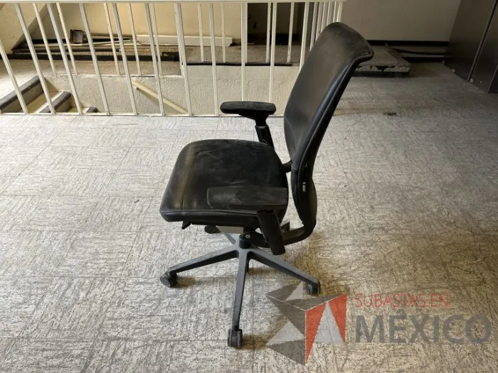 Lote 015 - 2 Sillas operativa con ruedas Steelcase - Imagen 10