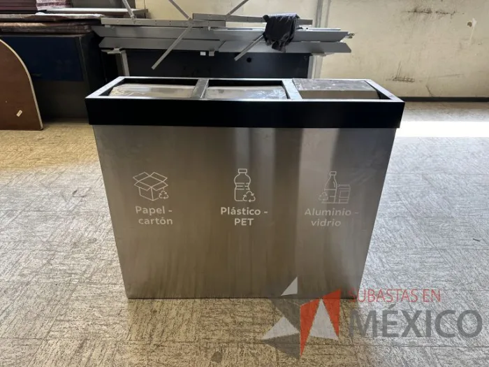 Lote 003 - Contenedor de basura con separación para 3 tipos de residuos