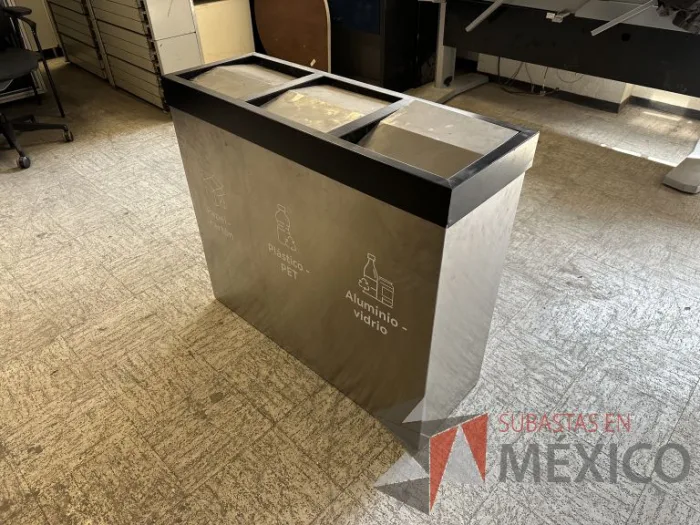 Lote 019 - Contenedor de basura con separación para 3 tipos de residuos - Imagen 4