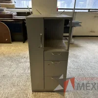 Lote 011 - 2 Gabinetes altos de 1 puerta, 3 cajones y 1 entrepaño