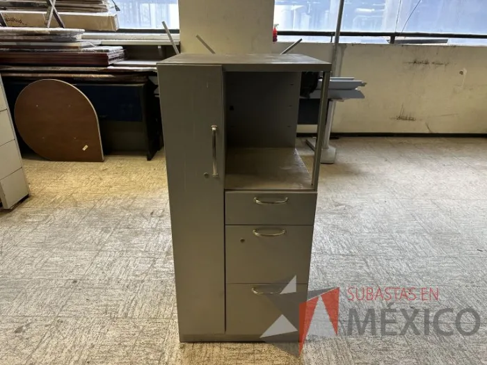 Lote 011 - 2 Gabinetes altos de 1 puerta, 3 cajones y 1 entrepaño