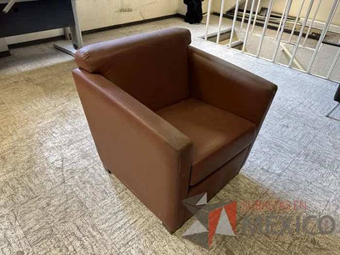 Lote 008 - 3 Sillones de 1 plazas con asiento y respaldo color café - Imagen 5