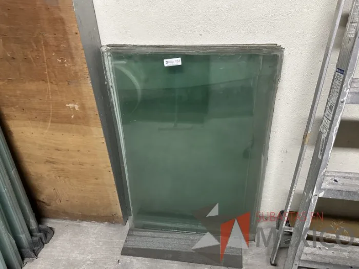 Lote 030 - Lote de accesorios para estación de trabajo y artículos diversos - Imagen 2