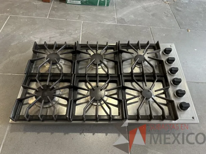 Lote 002 - Parrilla con 6 quemadores, VIKING