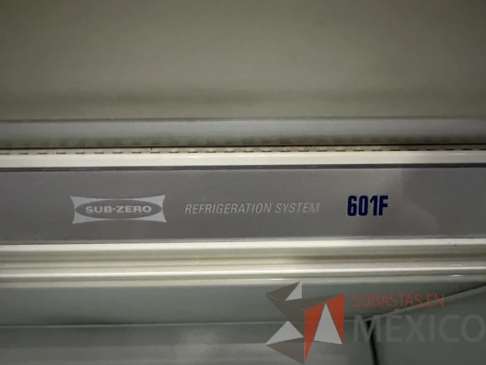 Lote 003 - Congelador con recubrimiento de madera en la puerta - Imagen 10