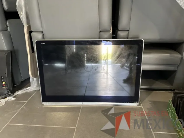 Lote 011 - Pantalla de 40", SHARP