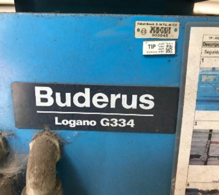 Lote 011 - Calentador BADERUS, Modelo: Logano G334 - Imagen 3