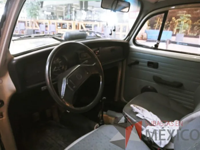Lote 013 - Volkswagen Sedan 1994 “Vocho Teotihuacano” - Decorado con más de 19,800 Piedras Semipreciosas de Ocho tipos distintos, entre ellas Obsidiana, Jade y Venturina - Imagen 7