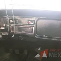 Lote 013 - Volkswagen Sedan 1994 “Vocho Teotihuacano” - Decorado con más de 19,800 Piedras Semipreciosas de Ocho tipos distintos, entre ellas Obsidiana, Jade y Venturina - Imagen 12