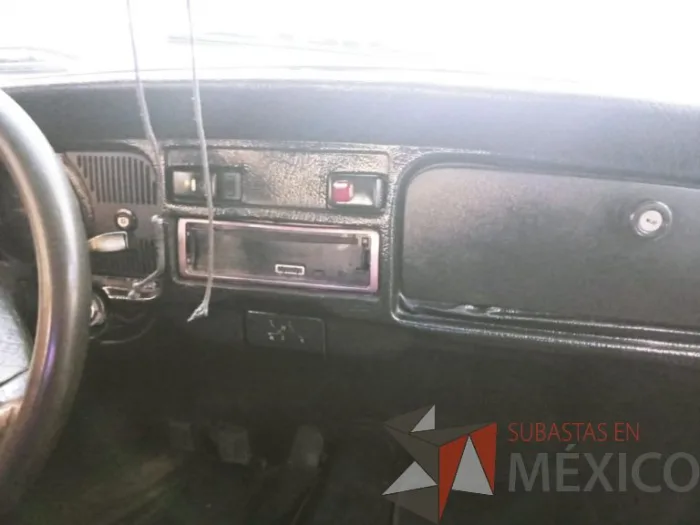 Lote 013 - Volkswagen Sedan 1994 “Vocho Teotihuacano” - Decorado con más de 19,800 Piedras Semipreciosas de Ocho tipos distintos, entre ellas Obsidiana, Jade y Venturina - Imagen 12