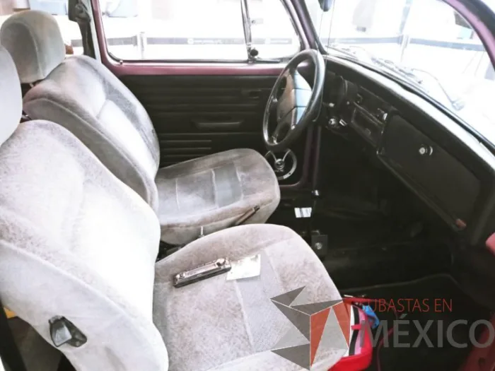 Lote 013 - Volkswagen Sedan 1994 “Vocho Teotihuacano” - Decorado con más de 19,800 Piedras Semipreciosas de Ocho tipos distintos, entre ellas Obsidiana, Jade y Venturina - Imagen 14