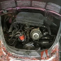 Lote 013 - Volkswagen Sedan 1994 “Vocho Teotihuacano” - Decorado con más de 19,800 Piedras Semipreciosas de Ocho tipos distintos, entre ellas Obsidiana, Jade y Venturina - Imagen 13