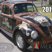 Lote 013 - Volkswagen Sedan 1994 “Vocho Teotihuacano” - Decorado con más de 19,800 Piedras Semipreciosas de Ocho tipos distintos, entre ellas Obsidiana, Jade y Venturina - Imagen 21