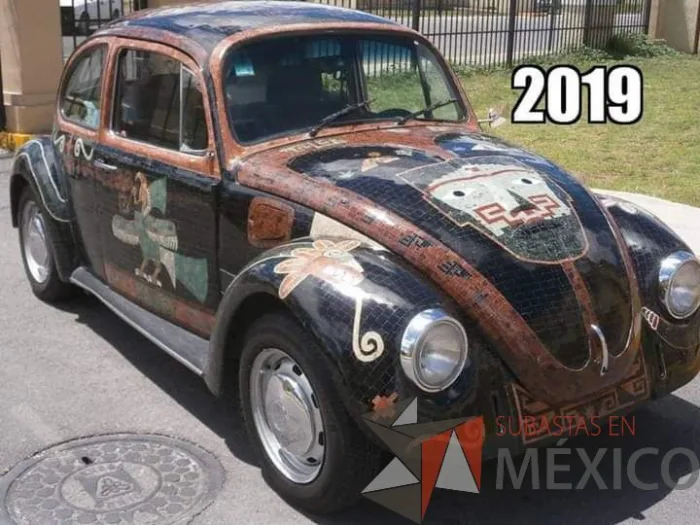Lote 013 - Volkswagen Sedan 1994 “Vocho Teotihuacano” - Decorado con más de 19,800 Piedras Semipreciosas de Ocho tipos distintos, entre ellas Obsidiana, Jade y Venturina - Imagen 21