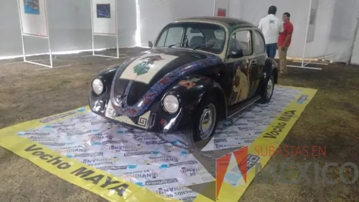 Lote 014 - Volkswagen Sedan 1998 "Vocho Maya" - Decorado con más de 24,300 minerales: obsidiana, jadeíta, calcedonia, calamita y otros. - Imagen 9