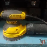 Lote 019 - Lijadora orbital - DEWALT - D26451