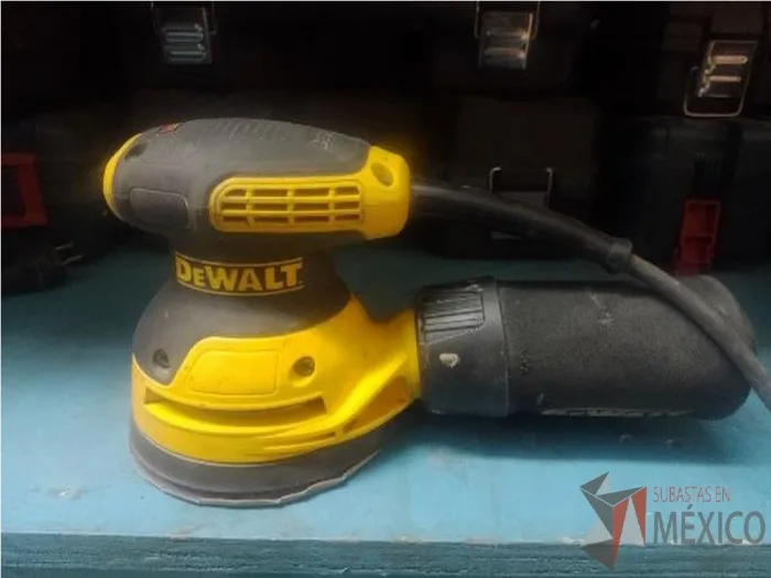 Lote 019 - Lijadora orbital - DEWALT - D26451