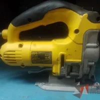 Lote 017 - Sierra caladora - DEWALT - DW331
