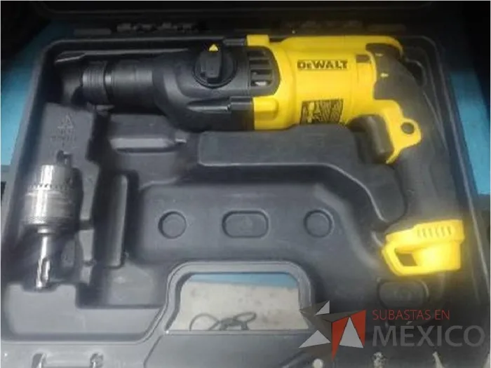 Lote 016 - Rotomartillo - Dewalt - D25133-B3