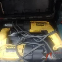 Lote 024 - Taladro Percutor de 1/2" - DEWALT - DW505-B3