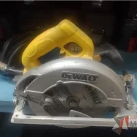 Lote 026 - Sierra circular manual DEWALT, Modelo: DWE 560-BE 