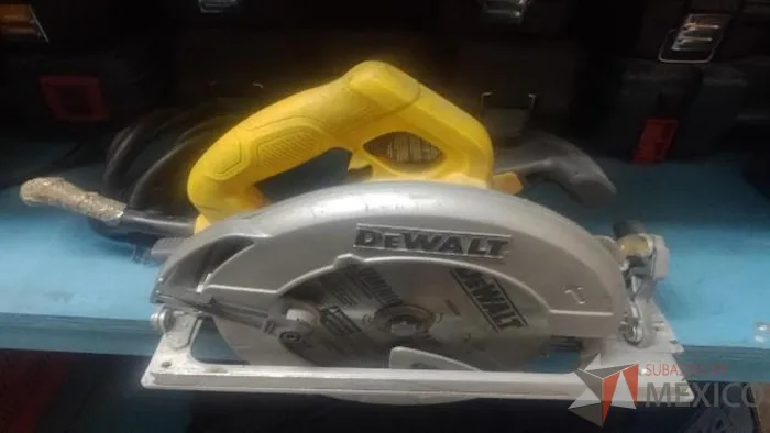 Lote 026 - Sierra circular manual DEWALT, Modelo: DWE 560-BE  - Imagen 2
