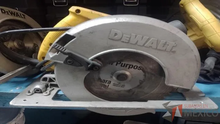 Lote 008 - Sierra circular manual DEWALT, Modelo: DWE 384 - Imagen 2