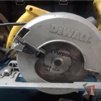Lote 008 - Sierra circular manual DEWALT, Modelo: DWE 384