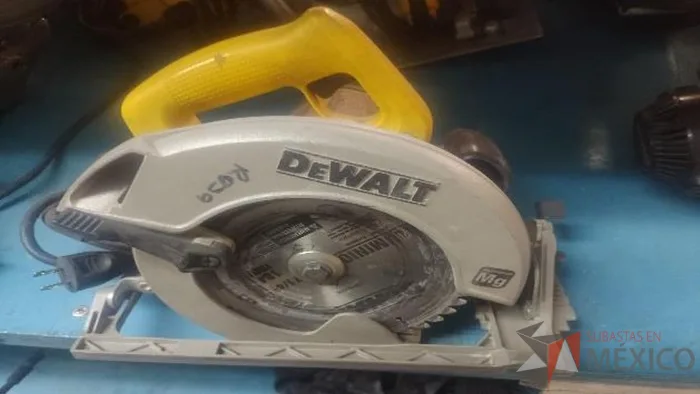 Lote 024 - Sierra circular manual DEWALT, Modelo: DWE 575-BE - Imagen 2