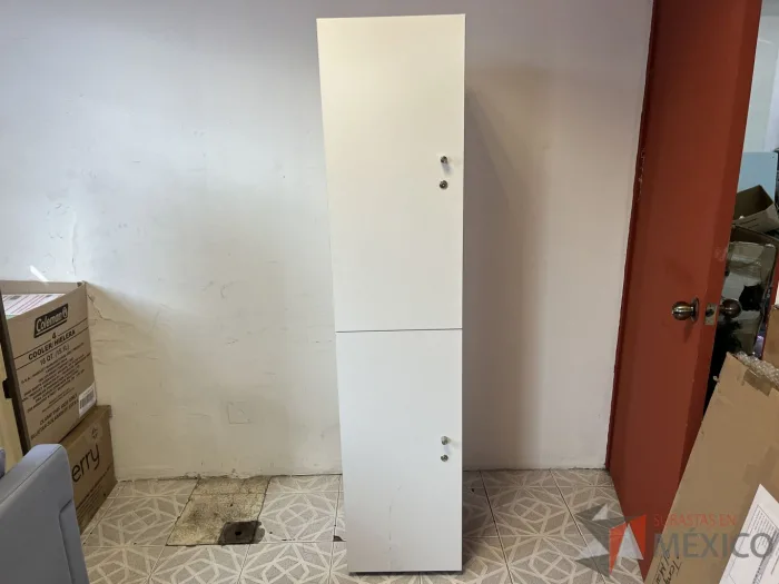 Lote 017 - Gabinete de 2 puertas color blanco - Imagen 8