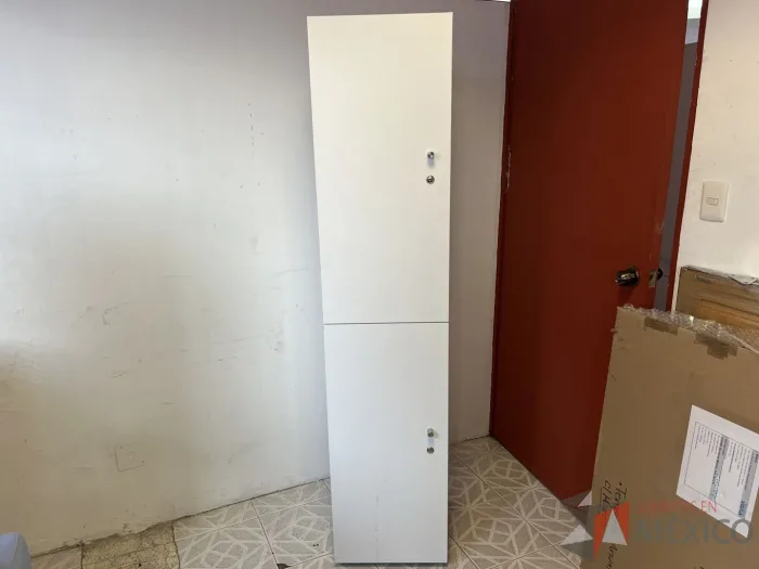 Lote 017 - Gabinete de 2 puertas color blanco - Imagen 7