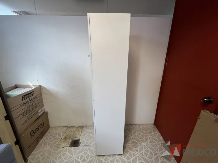 Lote 017 - Gabinete de 2 puertas color blanco - Imagen 3