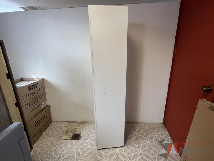Lote 017 - Gabinete de 2 puertas color blanco - Imagen 2