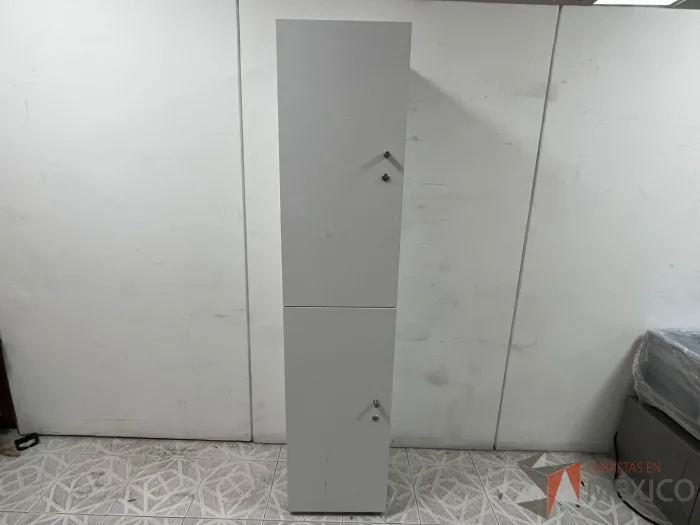 Lote 002 - Gabinete de 2 puertas color blanco