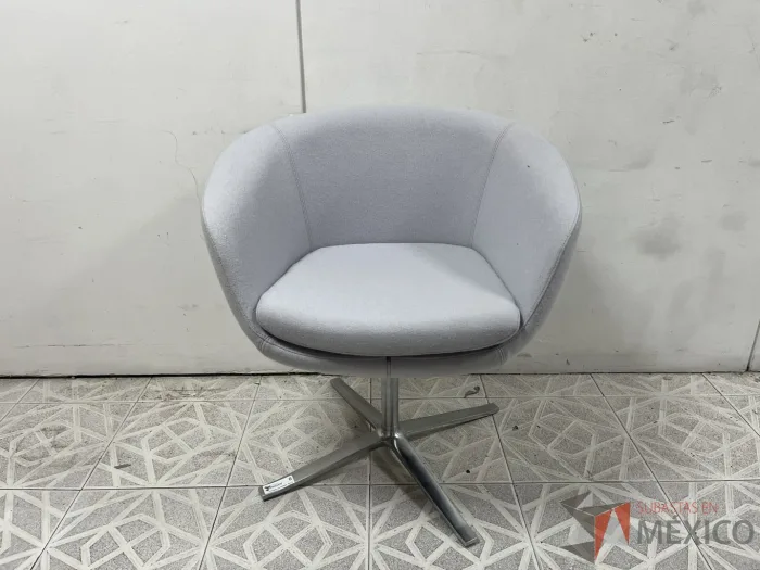 Lote 007 - Silla fija con asiento y respaldo en tela color gris - Imagen 6