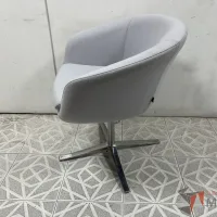 Lote 007 - Silla fija con asiento y respaldo en tela color gris - Imagen 4