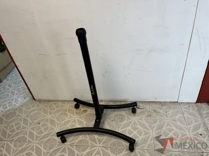 Lote 003 - Lote de accesorios para estación de trabajo y artículos diversos - Imagen 9